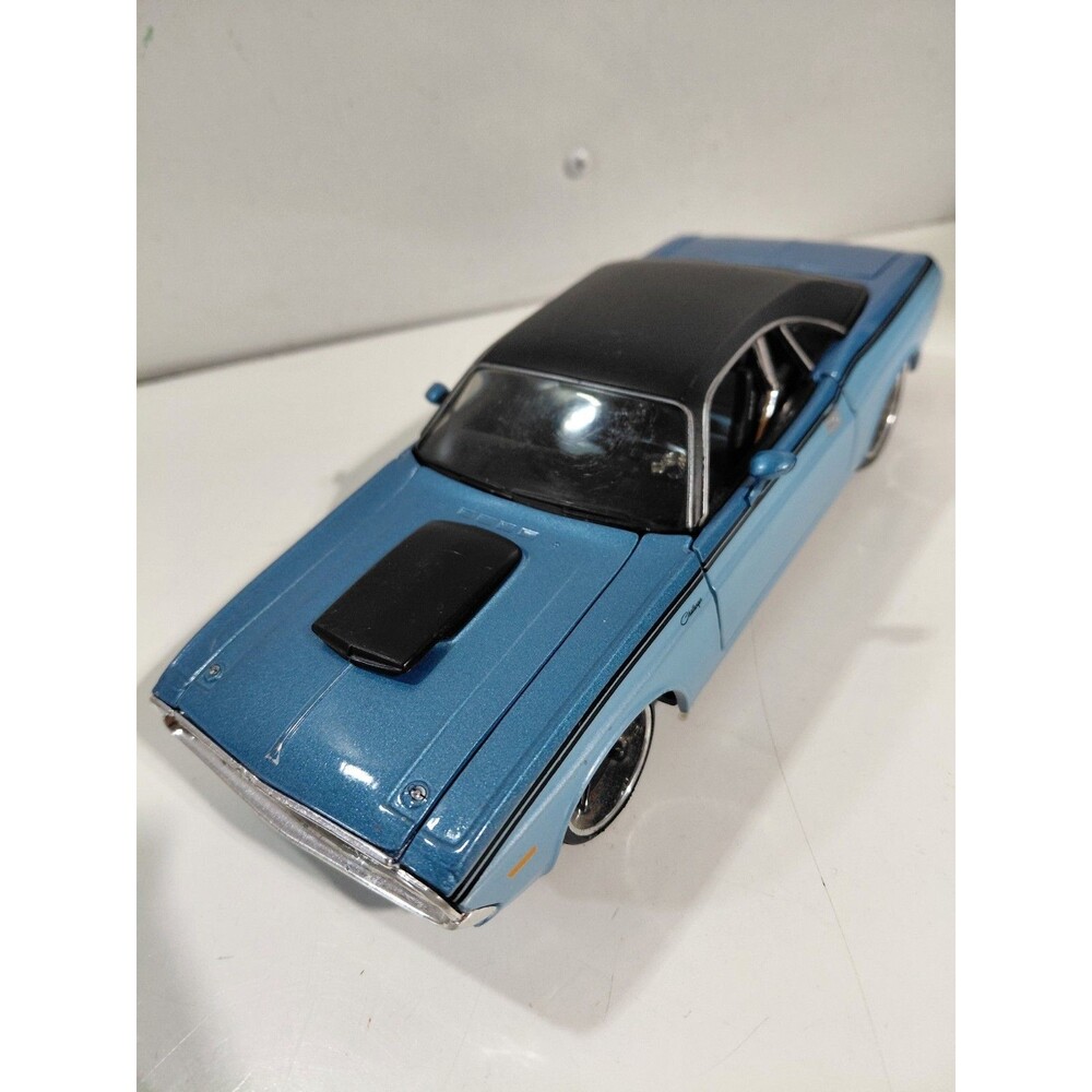 Maisto Pro Rodz 1:24 Die Cast 1970 Dodge Challenger R/T Muscle Car w/V10 Swap